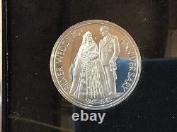 1972 Franklin Mint Royal Silver Wedding Anniversary Silver Art Medal Set E0845