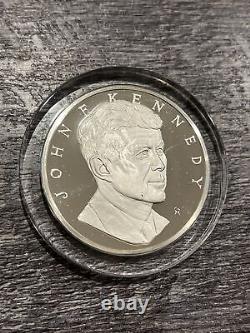 1973 John F Kennedy Proof Franklin Mint 2 Ounce Sterling Silver Medal Coin E1732