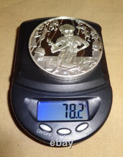 1977 Sculptors Studio PUPPET MASTERS GIFT. 925 Sterling Silver Medal Round Proof